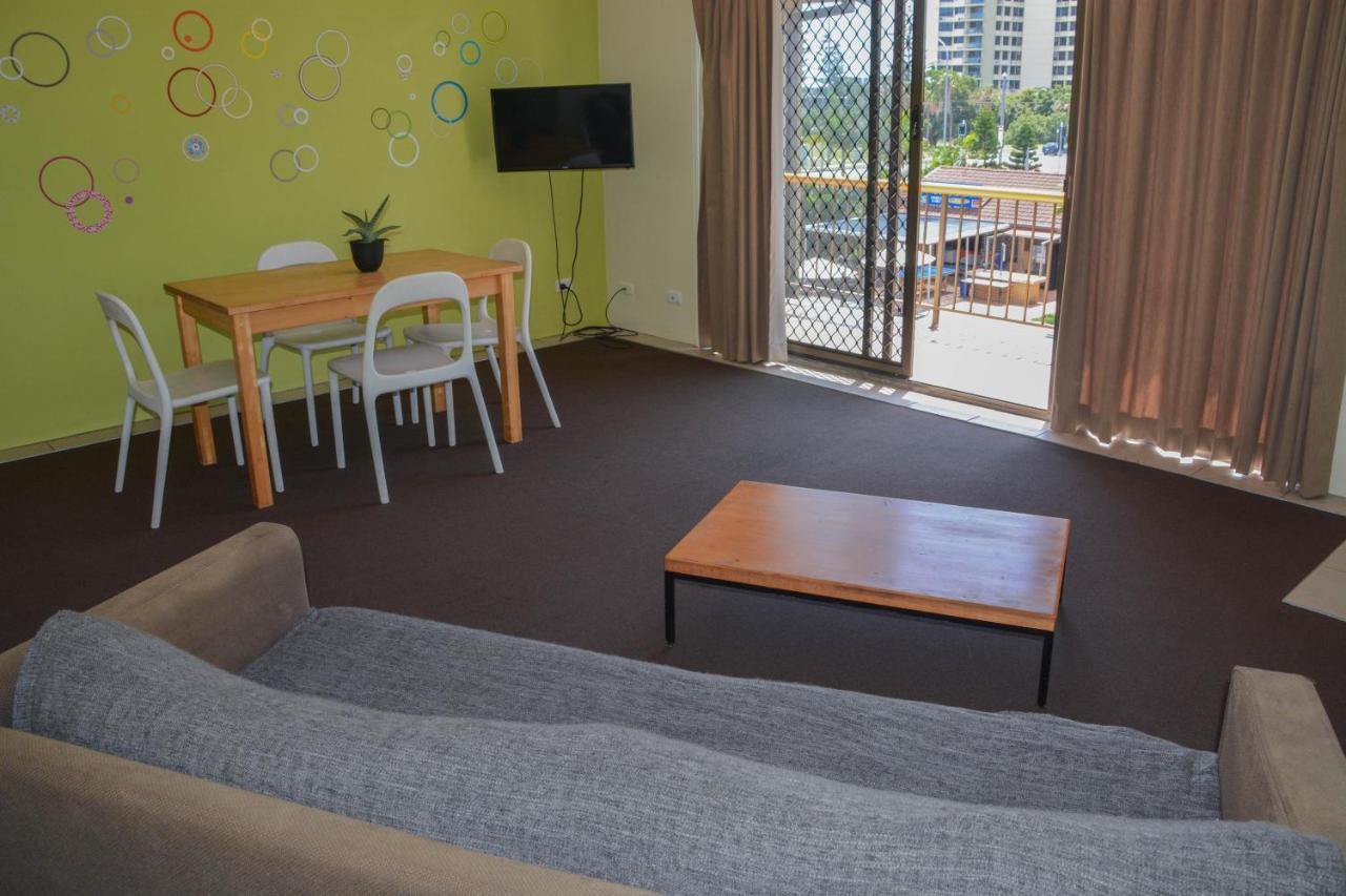 Maxmee Backpackers Resort Gold Coast Exterior photo