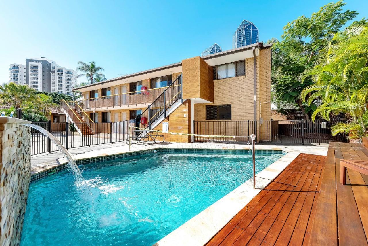 Maxmee Backpackers Resort Gold Coast Exterior photo