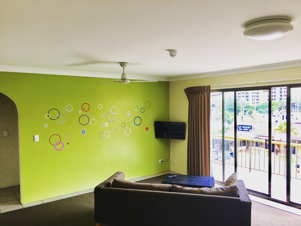Maxmee Backpackers Resort Gold Coast Exterior photo