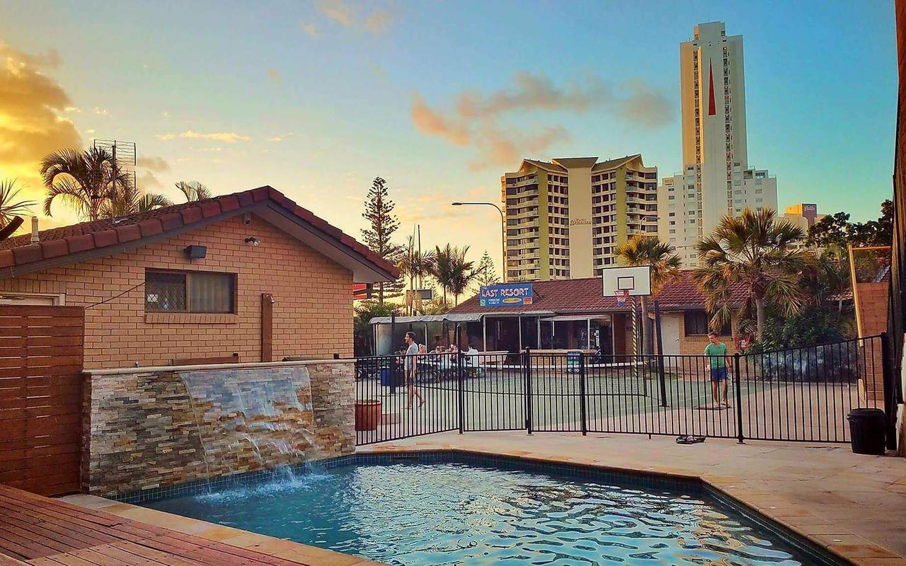 Maxmee Backpackers Resort Gold Coast Exterior photo